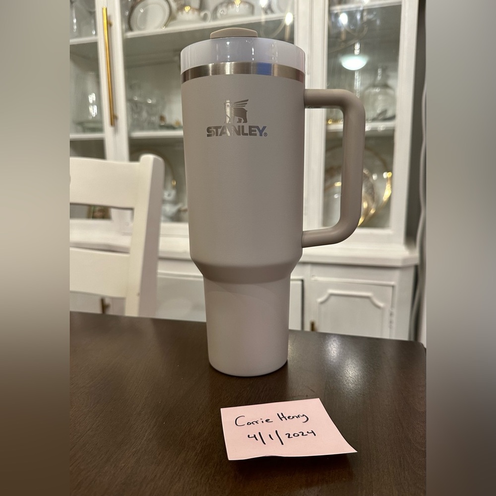 EUC Stanley 40oz Twilight Taupe